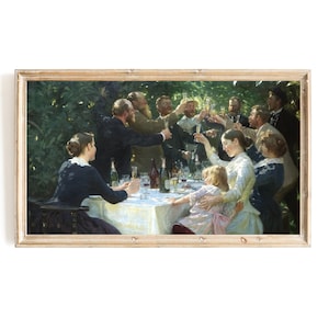 Puede incluir: Una pintura que representa a un grupo de personas reunidas alrededor de una mesa al aire libre, levantando sus copas para brindar. La escena se desarrolla en un jardín exuberante con vegetación y luz solar. Las personas están vestidas con atuendos formales, y la mesa está puesta con porcelana fina y cubiertos de plata.