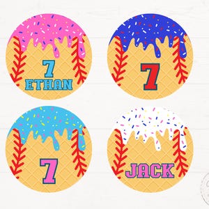 Puede incluir: Cuatro diseños circulares con temática de béisbol. Cada diseño presenta una textura de cono de waffle, costuras rojas y una cobertura de helado colorida con chispas. Los diseños incluyen el número 7 y los nombres: Ethan y Jack.