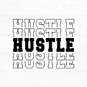 Op de afbeelding: Zwart-wit grafisch ontwerp met het woord "HUSTLE" in een vet, blokkerig lettertype. Het woord wordt meerdere keren herhaald, waardoor een gelaagd effect ontstaat. De achtergrond is een lichte, getextureerde houtnerf.