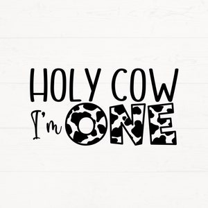 Pode incluir: Design gráfico preto e branco com o texto "HOLY COW I'M ONE" com o "ONE" em um padrão de vaca.