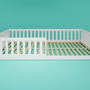 Bodenbett 90 x 200 cm, Kinderbett aus Kiefernholz mit Rausfallschutz in Weiß, Montessori-Bett, Lit enfant,Letto per bambini Bild 9