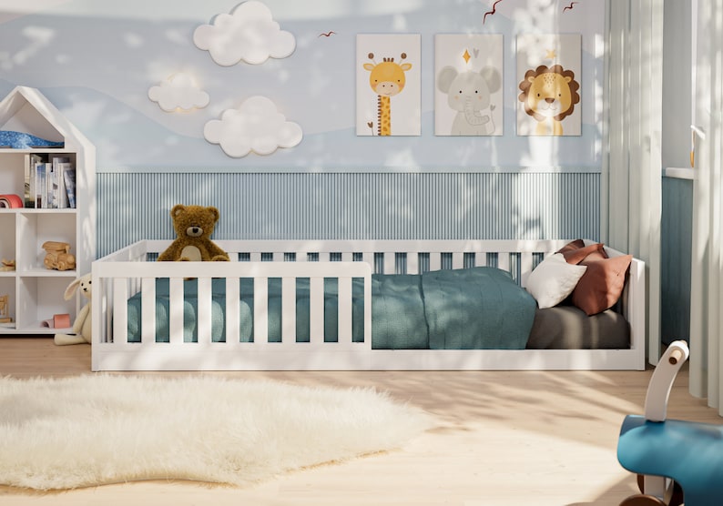 Bodenbett 90 x 200 cm, Kinderbett aus Kiefernholz mit Rausfallschutz in Weiß, Montessori-Bett, Lit enfant,Letto per bambini Bild 2