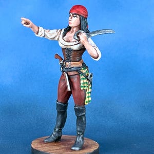 Mini Piratin Figur mit Säbel - Perfektes nautisches Dekor für Sammler. 3D gedrucktes Spielzeug, handbemalte Figur, Einzigartige 3D Skulptur