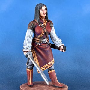 Mini Piratin Figur mit Säbel - Perfektes nautisches Dekor für Sammler. 3D gedrucktes Spielzeug, handbemalte Figur, Einzigartige 3D Skulptur