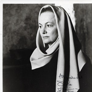 Olivia De Havilland Autographed 8 x 10 Signed Photo COA