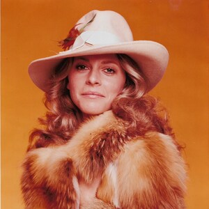 LINDSAY WAGNER &quot;Bionic Woman&quot; Autographed 8 x 10 Signed Photo COA