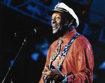 チャック・ベリー直筆サイン入り写真 - ロックンロールの父、COA付き