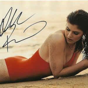 ALEXANDRA DADDARIO &quot;Baywatch&quot; Autographed 8 x 10 Signed Photo COA