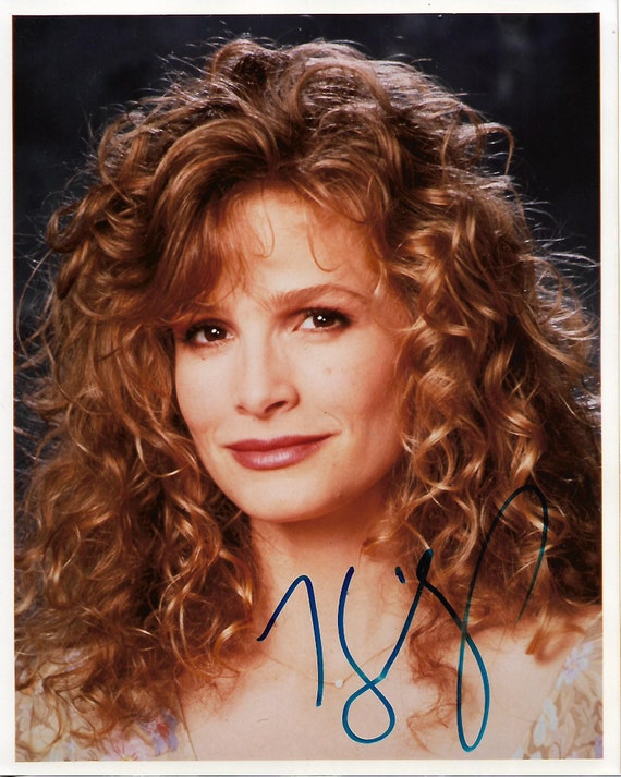 キーラ・セジウィック 直筆サイン入り 8 x 10 写真 COA - Etsy 日本