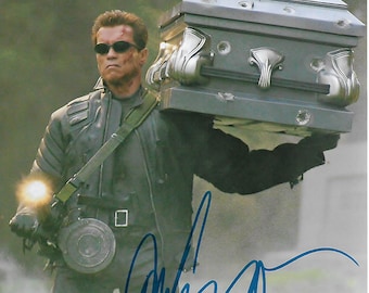 ARNOLD SCHWARZENEGGER "Terminator" Autographed 8 x 10 Signed Photo COA