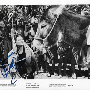 Yvonne De Carlo &quot;Mary Magdalene&quot; Autographed 8 x 10 Signed Photo COA