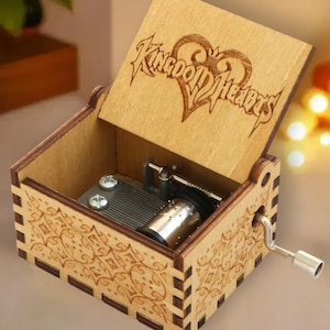 Kingdom Hearts Spieluhr, einfache und saubere Themen-Musiktruhe aus Holz, graviert, handgefertigt, Vintage-Geschenk, Lied, Geburtstagsgeschenk, Weihnachten