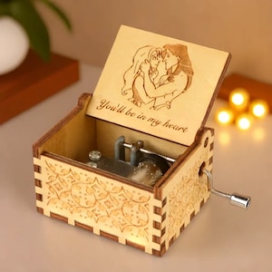 Boîte à musique Tarzan, thème « You'll Be in My Heart », coffre à musique en bois gravé à la main, cadeau vintage, chanson, cadeau d'anniversaire, cadeau de Noël, Phil Collins