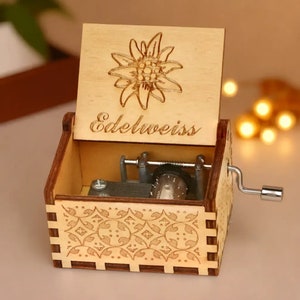 La Mélodie du Bonheur EDELWEISS Boîte à Musique Thème Joyeux Noël Coffre à Musique en Bois Gravé Fait Main Vintage Cadeau Anniversaire Noël