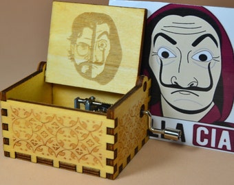 Music Box Bella Ciao In Legno - Carillon Meccanico A Manovella, 6.4x5.2x4.2 Cm