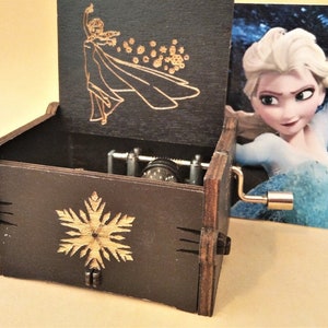 Frozen LET IT GO Spieluhr, Thema, Musiktruhe aus Holz, graviert, handgefertigt, Vintage-Geschenk, Schwarz