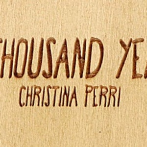 Duizend jaar muziekdoos Christina Perri thema muziekkist houten gegraveerd handgemaakt vintage cadeau lied verjaardagscadeau Kerstmis Engraving B