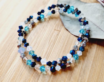 Stylisches Doppel-Armband aus Glasperlen, Elastisches Glitzerarmband für Mädchen und Frauen in blau/weiß  Tönen, Geschenk zum Muttertag