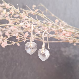 Elegante Ohrhänger aus echtem Silber mit klaren Kristallherzen, zarte Eleganz & die perfekte Geschenkidee für besondere Momente und Menschen