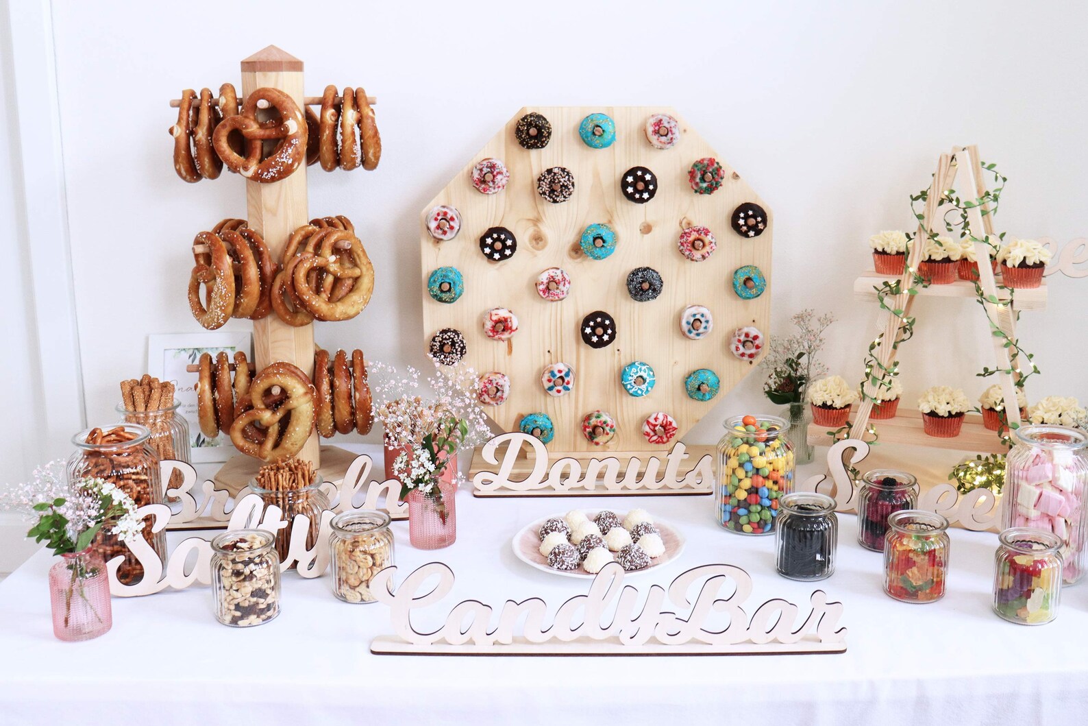 Brezelständer Aus Holz In Baumform - Praktischer Halter Für Brezeln, Würstchen & Donuts