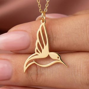 Regalo personalizado para mujer, dije de colibrí pequeño, estilo oro vermeil, collar de animal para propuesta de dama de honor, joya bonita para esposa imagen 1