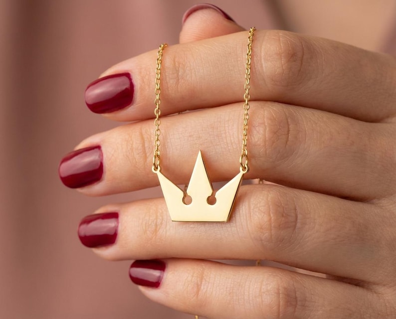 Minimalist Crown Necklace - Delicate Crown Jewelry - Queen or King Charm Necklace - Jewelry for Hearts and Crown Fans - Gift for Her image 3