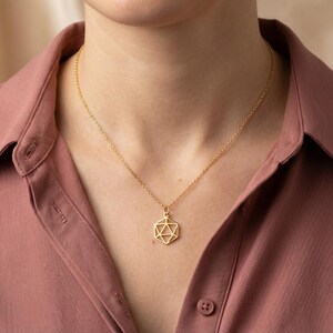 Collier Dé D20, Cadeau pour Joueur de JDR, Bijou Donjons et Dragons, Pendentif Coup Critique, Cadeau pour Maître du Donjon, Breloque Dé Polyédrique image 2