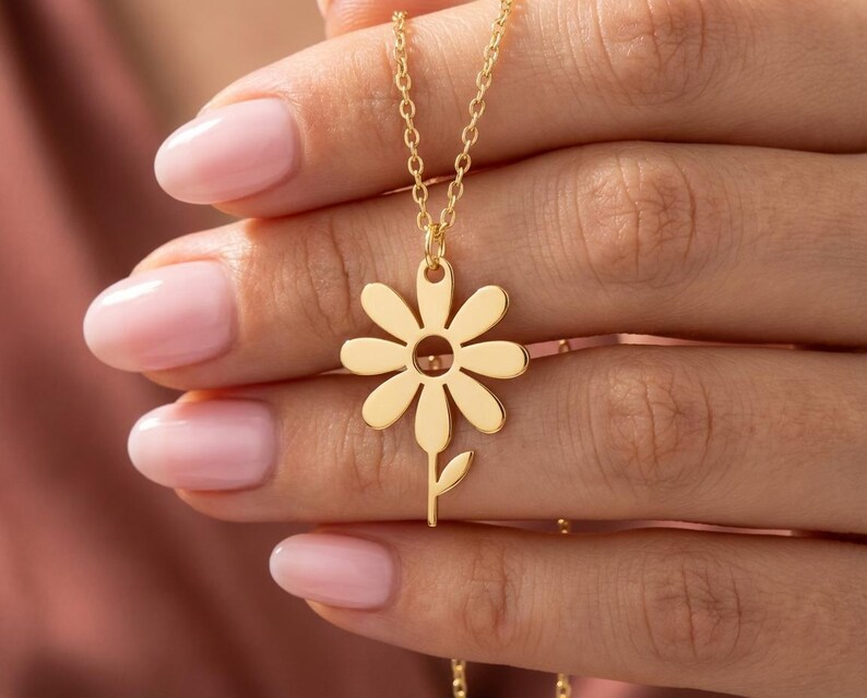 April Birth Flower Necklace, Gold Daisy Pendant, Birth Month Jewelry, Spring Birthday Gift, Sterling Silver Floral Charm, Gift for Mom 画像 3