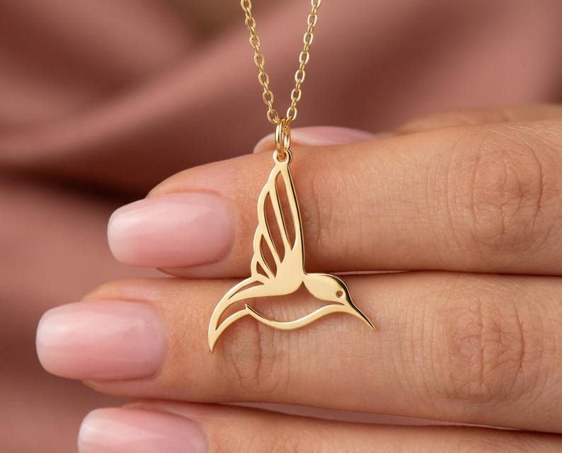 Regalo personalizado para mujer, dije de colibrí pequeño, estilo oro vermeil, collar de animal para propuesta de dama de honor, joya bonita para esposa imagen 1