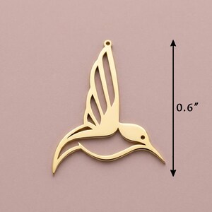 Regalo personalizado para mujer, dije de colibrí pequeño, estilo oro vermeil, collar de animal para propuesta de dama de honor, joya bonita para esposa imagen 4