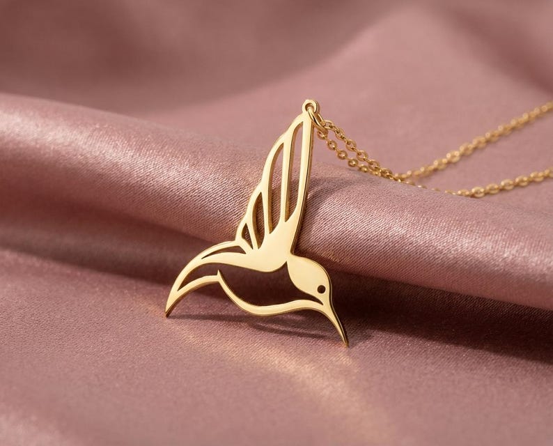 Regalo personalizado para mujer, dije de colibrí pequeño, estilo oro vermeil, collar de animal para propuesta de dama de honor, joya bonita para esposa imagen 3