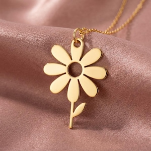 April Birth Flower Necklace, Gold Daisy Pendant, Birth Month Jewelry, Spring Birthday Gift, Sterling Silver Floral Charm, Gift for Mom 画像 1