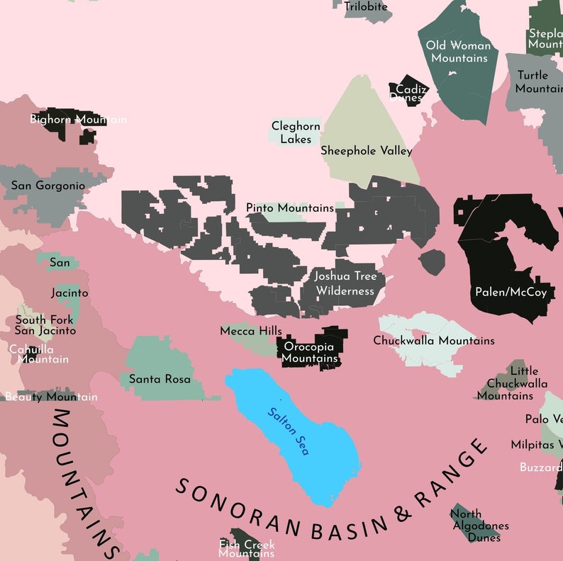 K&ouml;nnte beinhalten: Eine Karte des Sonoran Basin and Range, einer W&uuml;stenregion im S&uuml;dwesten der Vereinigten Staaten. Die Karte zeigt die Lage verschiedener Gebirgsz&uuml;ge, darunter die Orocopia Mountains, die Chuckwalla Mountains und die Pinto Mountains. Die Karte zeigt auch die Lage des Salton Sea, eines gro&szlig;en, flachen Sees.