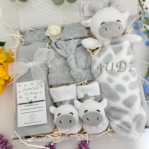Personalised Baby Hamper, Baby Shower Hamper, Baby Shower Gift, New Baby Gift, Baby Boy Hamper,Baby Girl Gift,New Mum Hamper, Baby Comforter grey - giraffe&socks