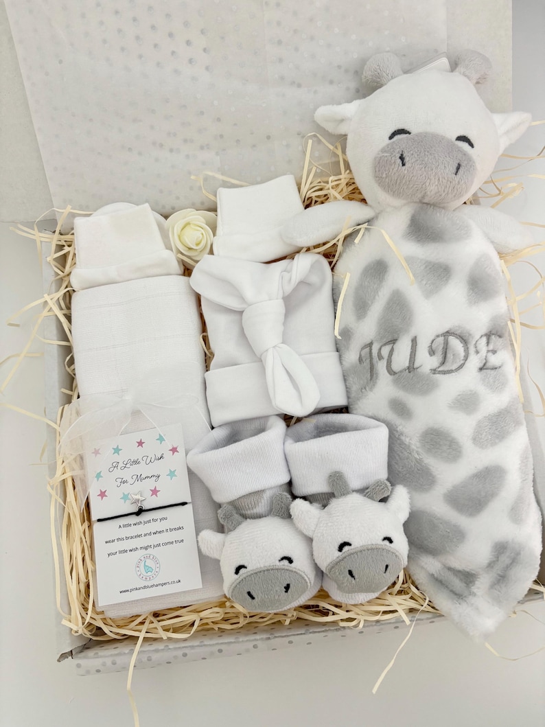 Personalised Baby Hamper, Baby Shower Hamper, Baby Shower Gift, New Baby Gift, Baby Boy Hamper,Baby Girl Gift,New Mum Hamper, Baby Comforter white- giraffe&socks