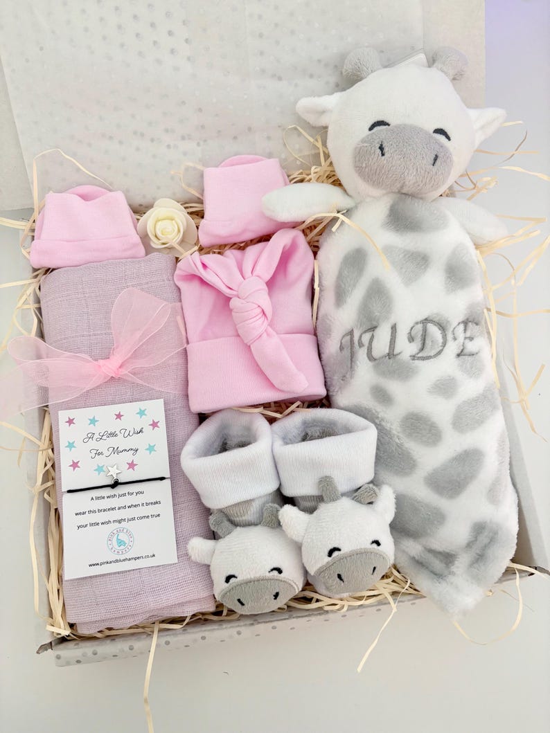 Personalised Baby Hamper, Baby Shower Hamper, Baby Shower Gift, New Baby Gift, Baby Boy Hamper,Baby Girl Gift,New Mum Hamper, Baby Comforter pink - giraffe&socks