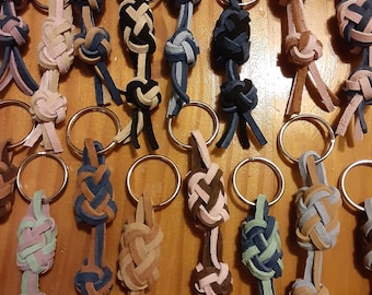 Pequeño llavero de nudo de piña de cuero, doble nudo