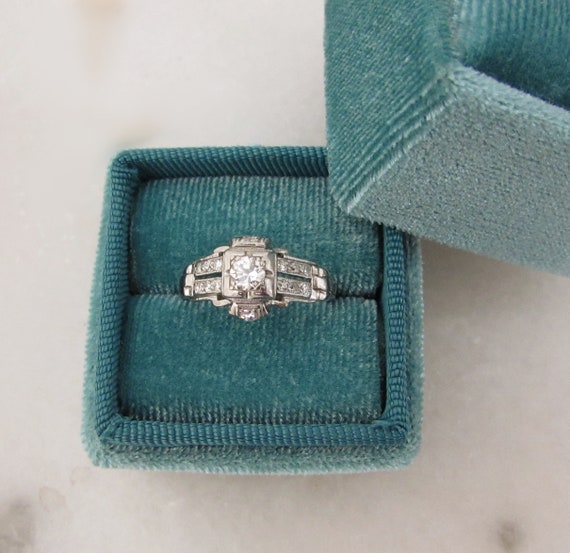 Art Deco diamond ringArt Deco diamond ring, Vintag