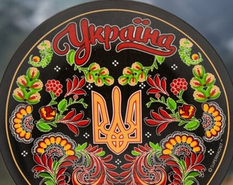 Authentic Petrykivka Plate: Traditional Ukrainian Artistry on Decorative Ceramic