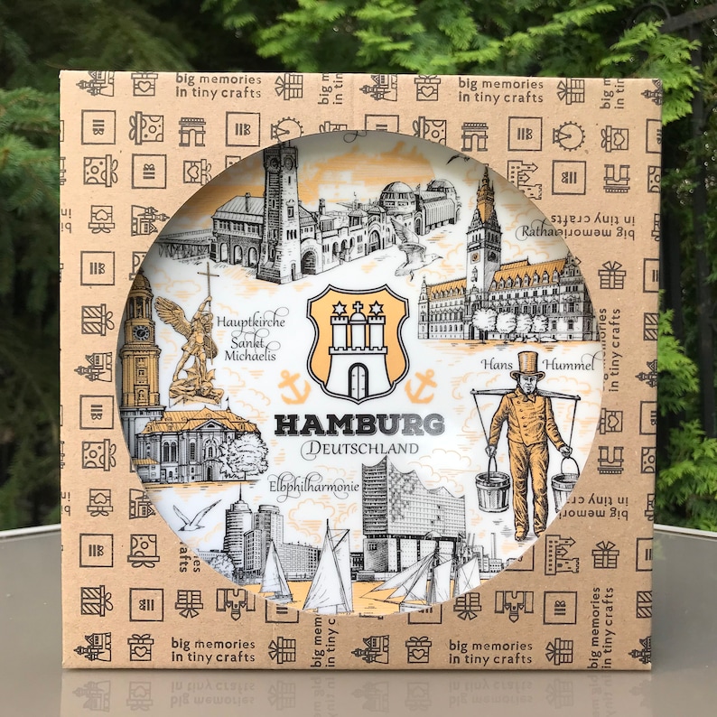 Hamburg plate. Gold style hanging wall porcelain plate 20cm decorative souvenir with wooden stand Hamburg Germany Deutschland landmarks image 3