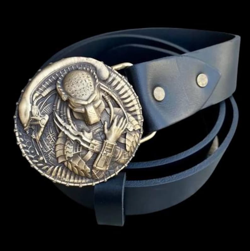 Detailed Alien vs Predator fantasy buckle on handmade belt.