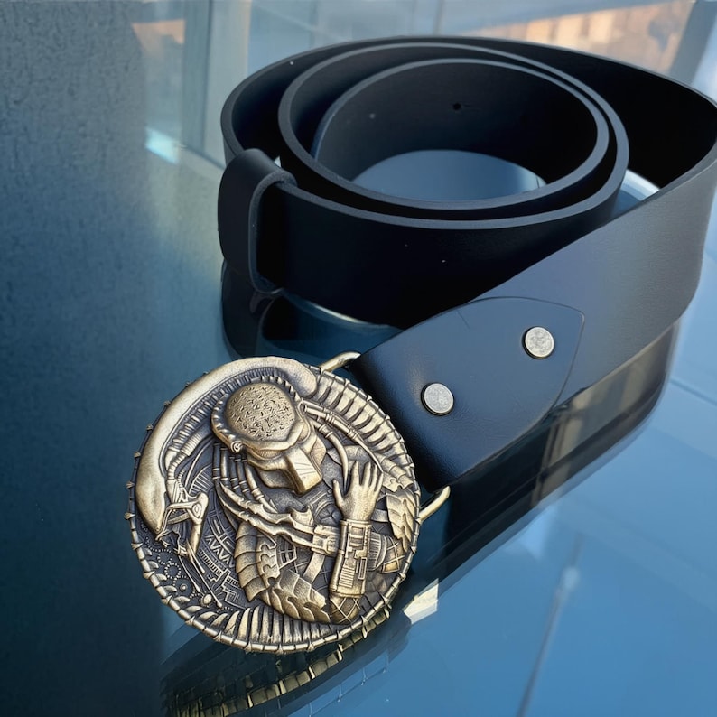 Black leather men’s belt with handcrafted Alien vs Predator brass buckle.