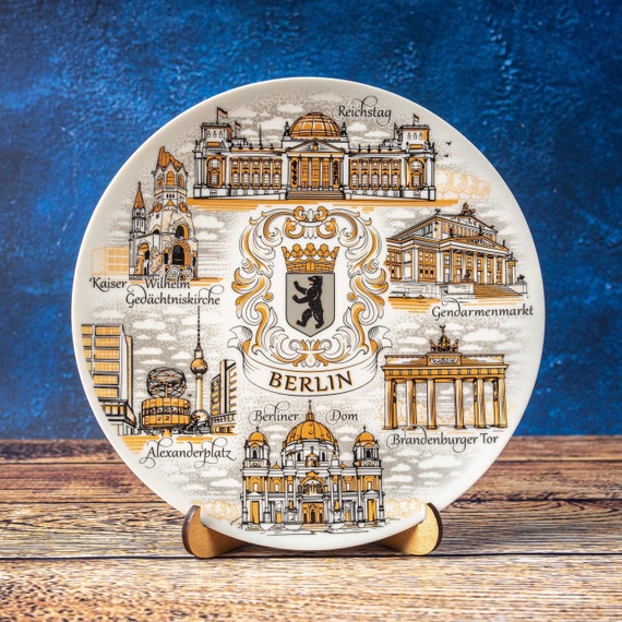 Berliner Wahrzeichen-Porzellanteller: Gold- und Silber-Souvenir mit Ständer