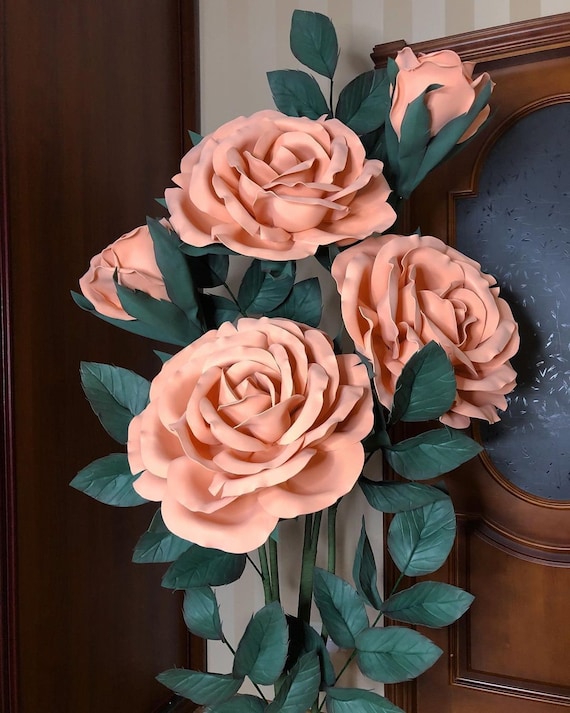 Envoltorios con diseño grabado de rosas, disponible en todos los