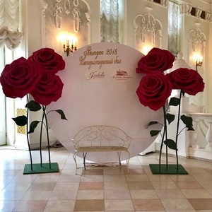 Grandi fiori di carta per un'area fotografica. Fiori giganti decorazione matrimoni. Arredamento cameretta bambini. Decorazioni matrimonio