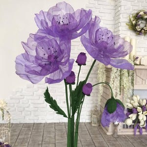 Grandi fiori per la decorazione dello sfondo, splendidi fiori giganti in fiore, papaveri giganti in organza, decorazioni per eventi finestre
