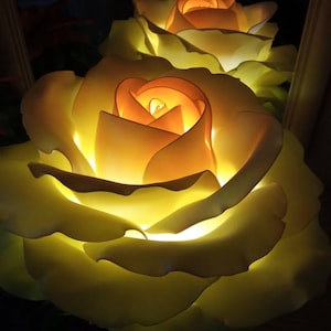 Lampada da terra a forma di rosa gigante, illuminazione floreale per interni unici, grandi fiori di carta, decorazioni per matrimoni eventi