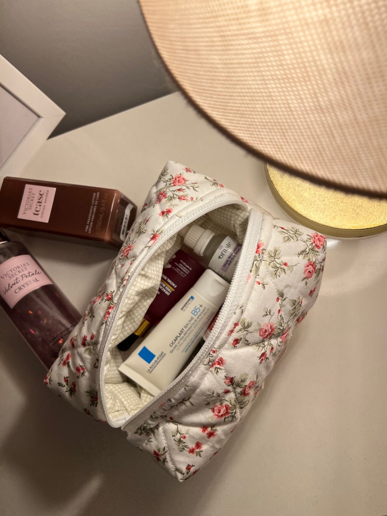 Small Rose and Flower,Makeup bag,beauty bag,Makeup bag,Quilted Pattern,Beauty Bag,Travel Toiletry Bag,Makeup Bag,Bridesmaid Bag zdjęcie 7