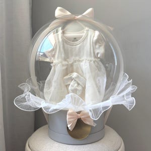 Personalisierter Ballon mit Tüll-Body und Söckchen | rosa | Babygeschenk| Babyparty | Luftballon Geburt | Neugeborenen Geschenk