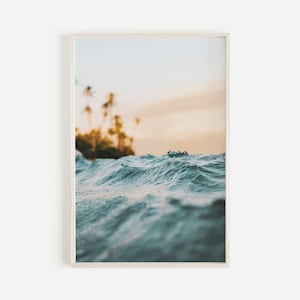 Paisaje del atardecer del océano, playa bordeada de palmeras, agua azul del océano, impresión del atardecer tropical, arte de la pared del atardecer naranja, decoración del hogar costero